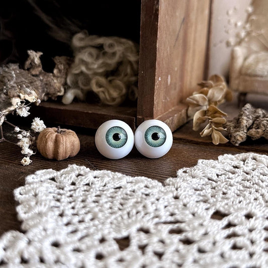 Vintage Pair of Hazel Doll Eyes – No. 07