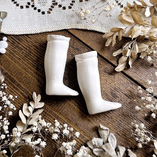 One Vintage Porcelain Doll Leg – No. 09